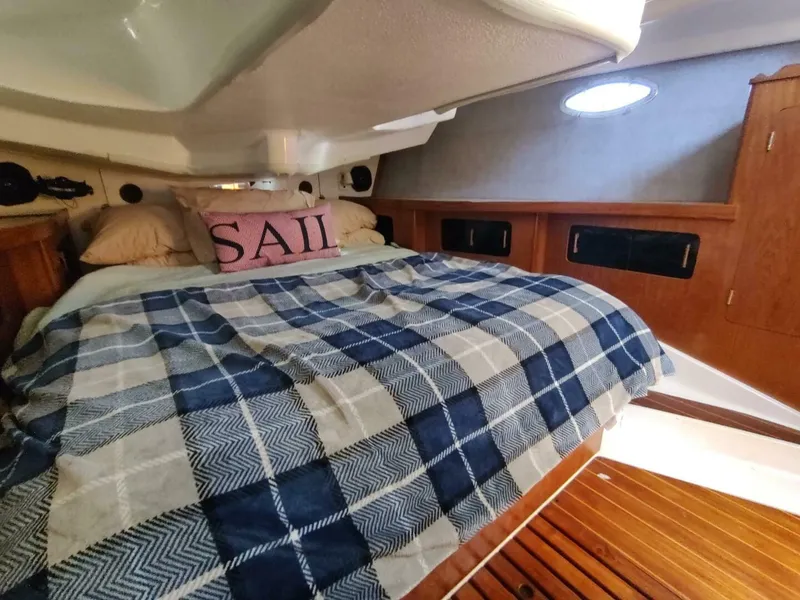 Slide: The Image of Hunter 37 Legend 1987 - 5623461