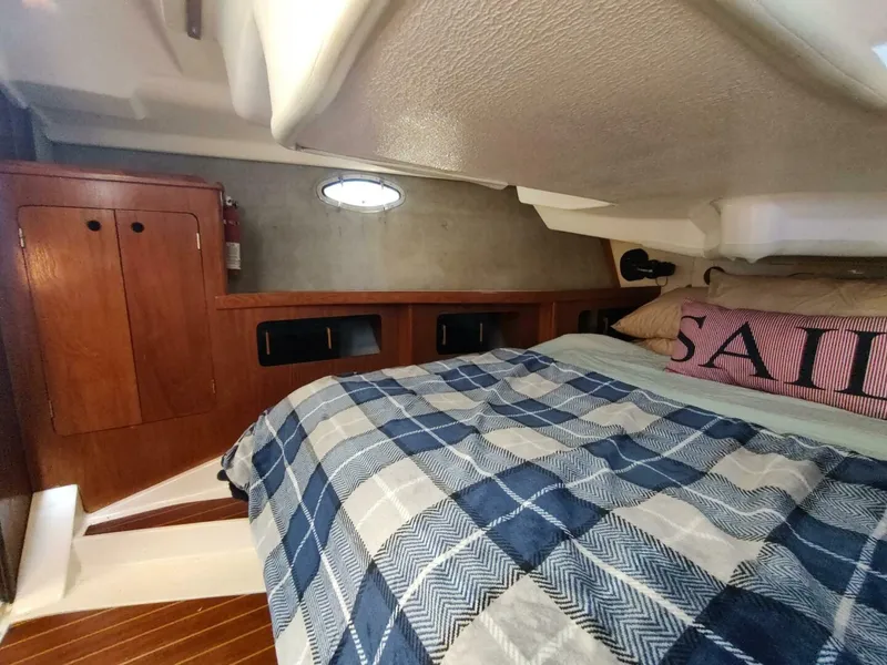 Slide: The Image of Hunter 37 Legend 1987 - 5623467