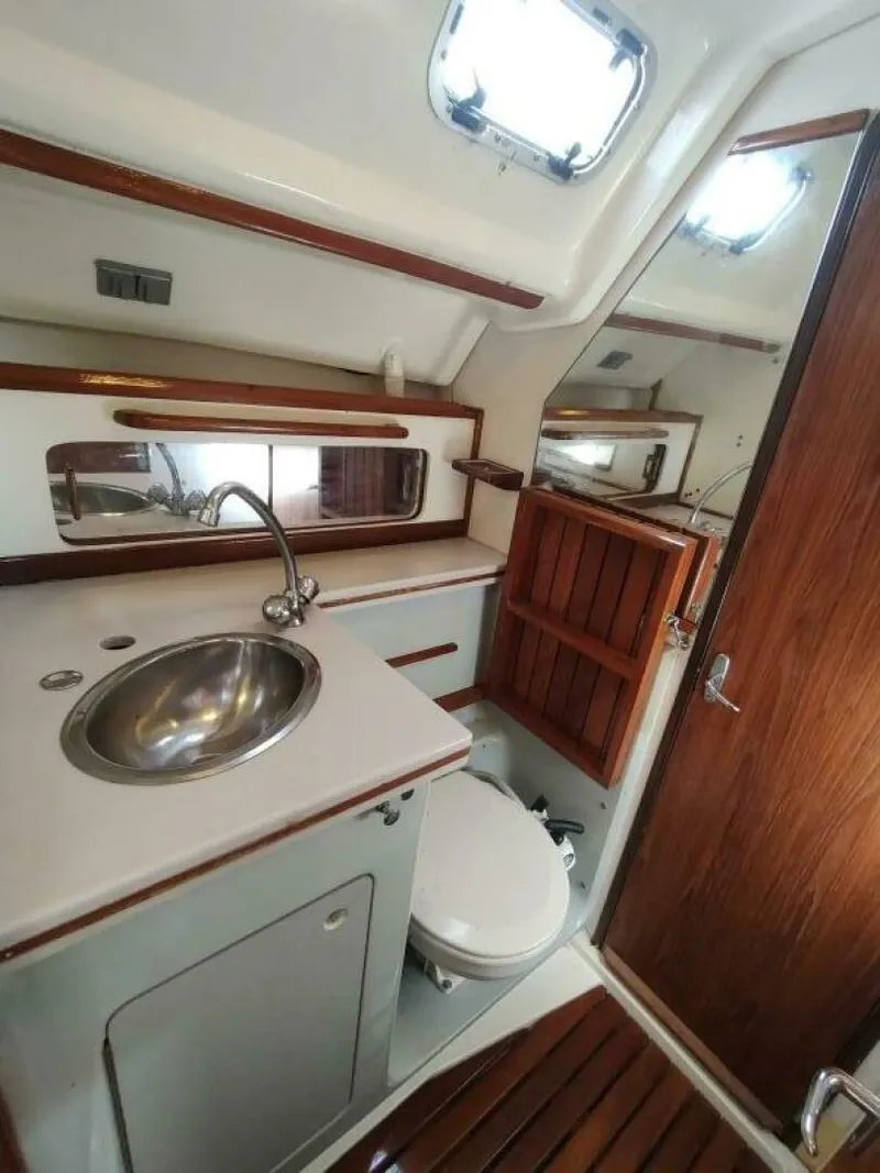 Slide: The Image of Hunter 37 Legend 1987 - 5623463