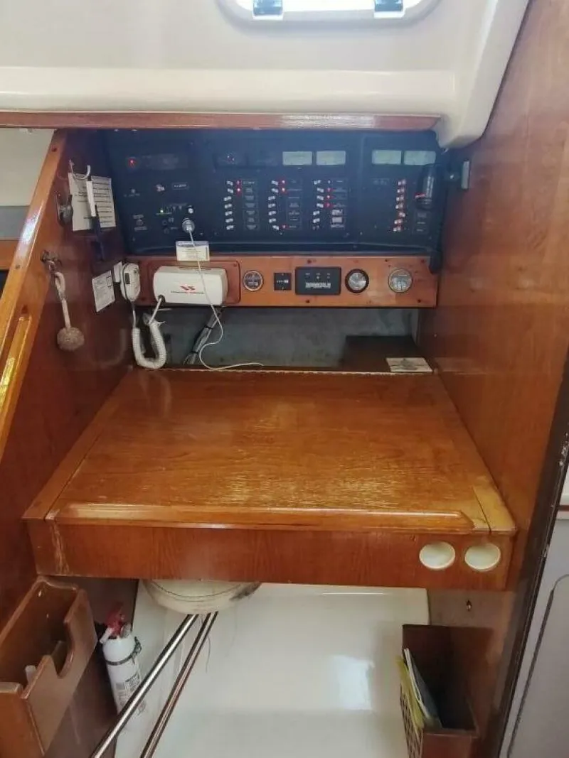 Slide: The Image of Hunter 37 Legend 1987 - 5623473