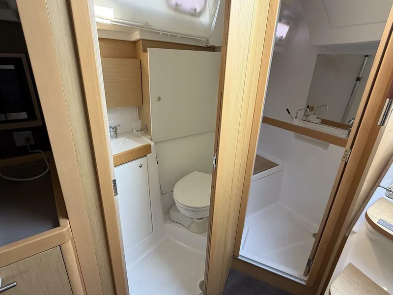 Slide: The Image of Beneteau Oceanis 38 Weekender 2014 - 5706415