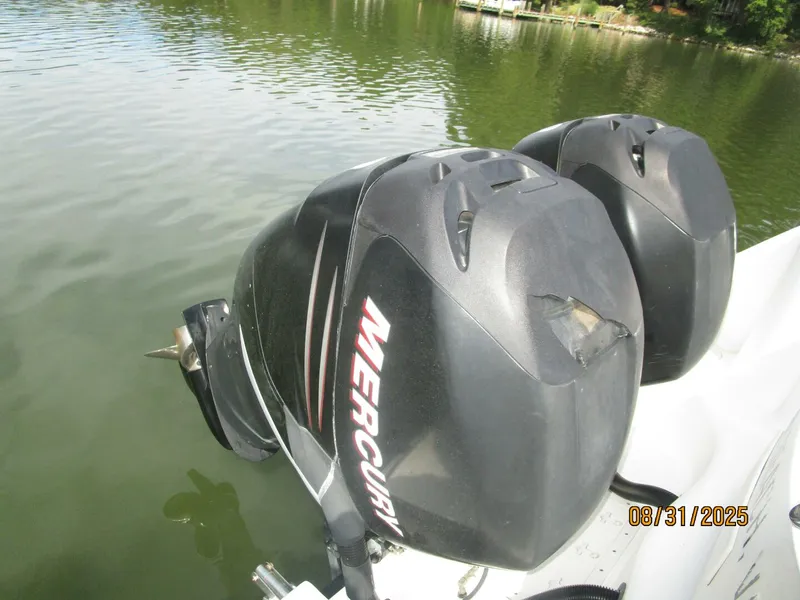 Slide: The Image of 31' Boston Whaler outboards2 - 5624009