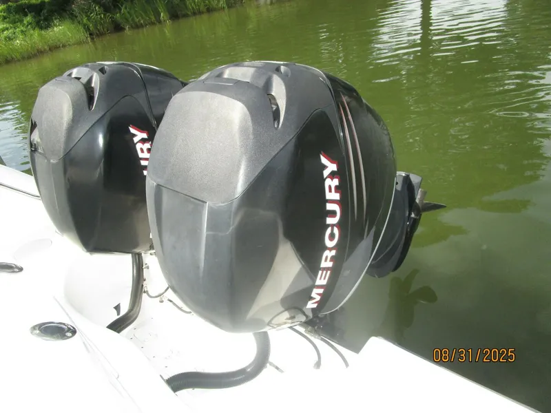 Slide: The Image of 31' Boston Whaler outboards3 - 5624013
