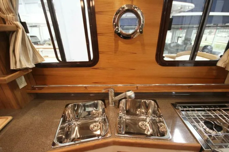 Slide: The Image of Ranger Tug R-31 Command Bridge Luxury Edition 2026 - 5623854