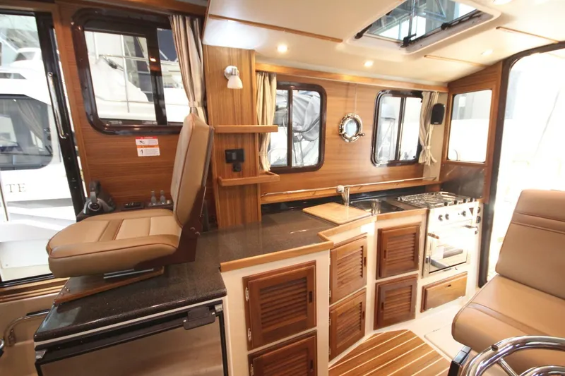 Slide: The Image of Ranger Tug R-31 Command Bridge Luxury Edition 2026 - 5623784