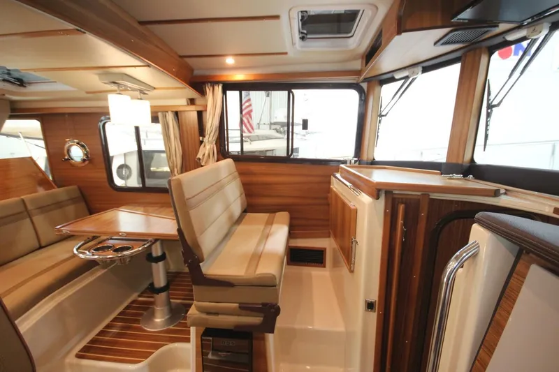 Slide: The Image of Ranger Tug R-31 Command Bridge Luxury Edition 2026 - 5623787