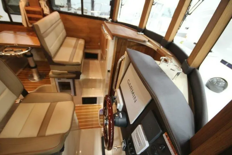 Slide: The Image of Ranger Tug R-31 Command Bridge Luxury Edition 2026 - 5623861