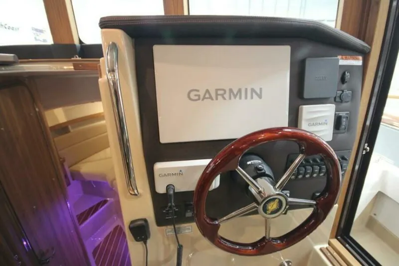 Slide: The Image of Ranger Tug R-31 Command Bridge Luxury Edition 2026 - 5623862