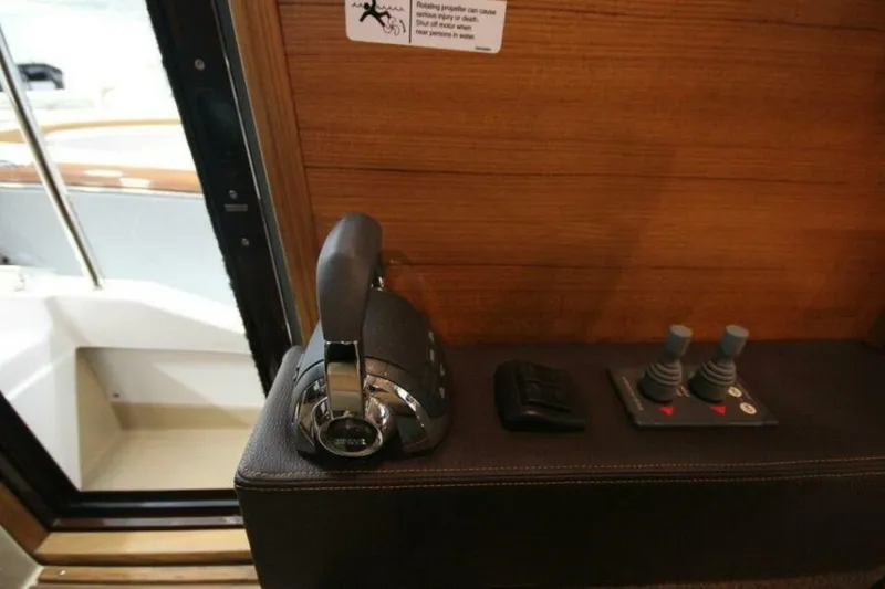 Slide: The Image of Ranger Tug R-31 Command Bridge Luxury Edition 2026 - 5623864