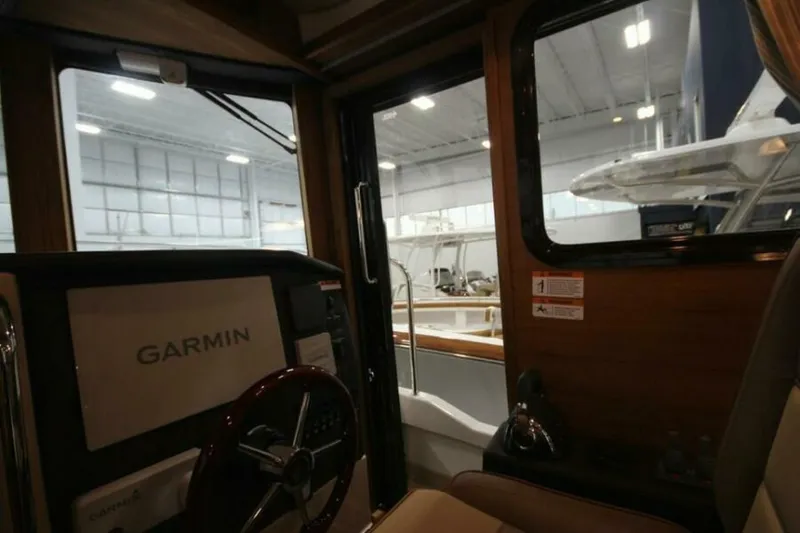 Slide: The Image of Ranger Tug R-31 Command Bridge Luxury Edition 2026 - 5623865