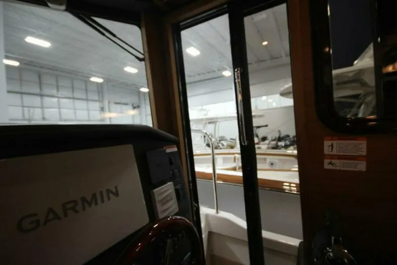 Slide: The Image of Ranger Tug R-31 Command Bridge Luxury Edition 2026 - 5623866