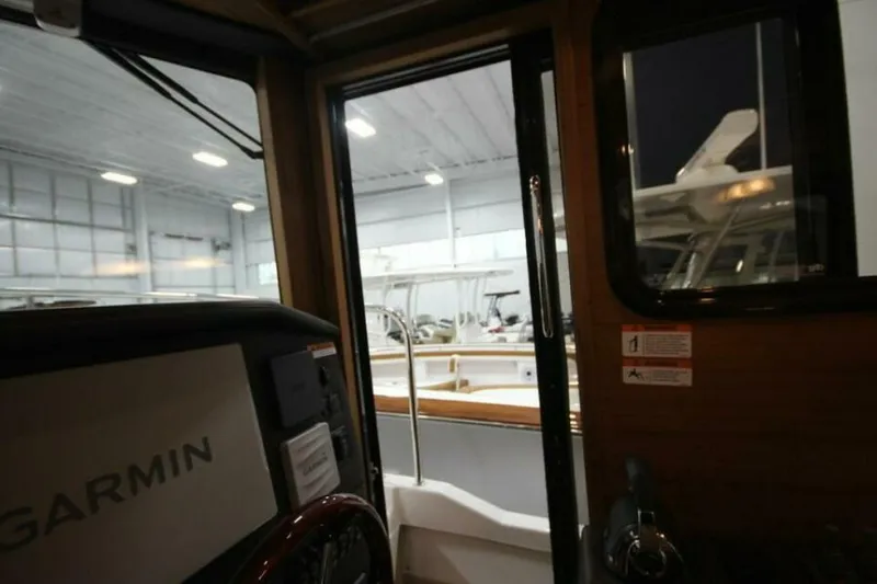 Slide: The Image of Ranger Tug R-31 Command Bridge Luxury Edition 2026 - 5623867