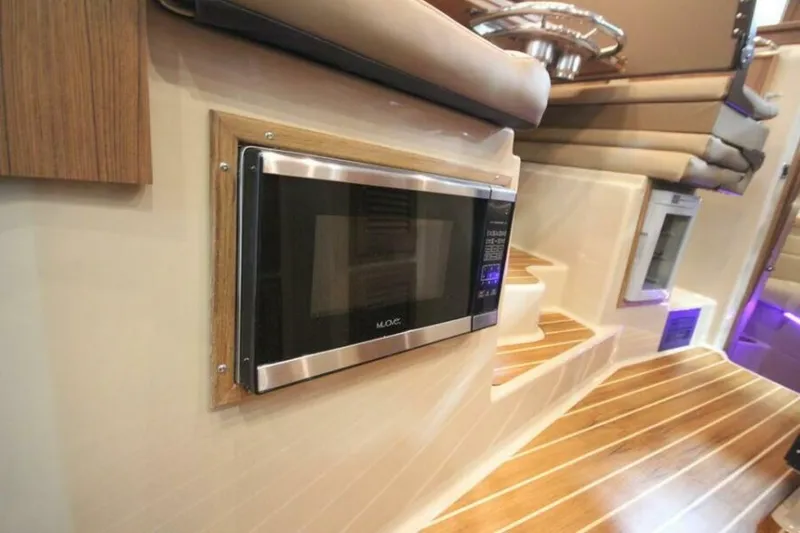 Slide: The Image of Ranger Tug R-31 Command Bridge Luxury Edition 2026 - 5623868