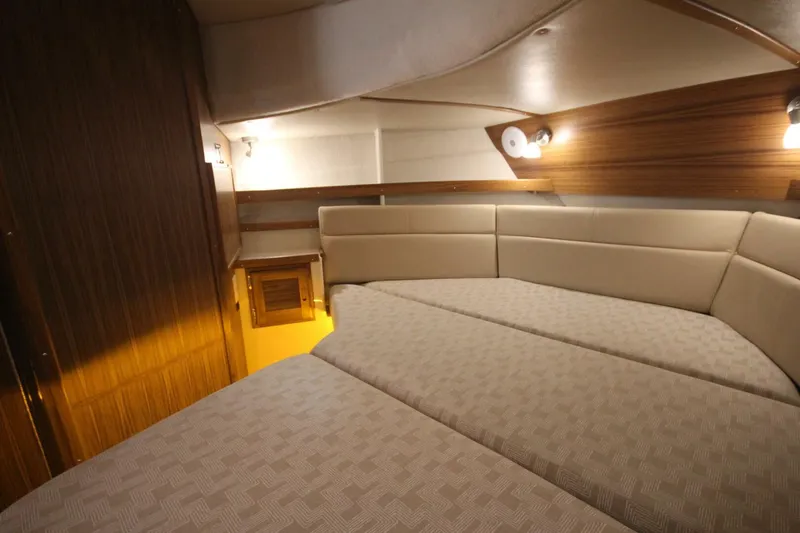 Slide: The Image of Ranger Tug R-31 Command Bridge Luxury Edition 2026 - 5623794