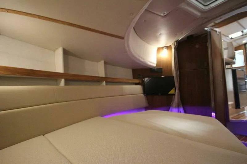 Slide: The Image of Ranger Tug R-31 Command Bridge Luxury Edition 2026 - 5623877