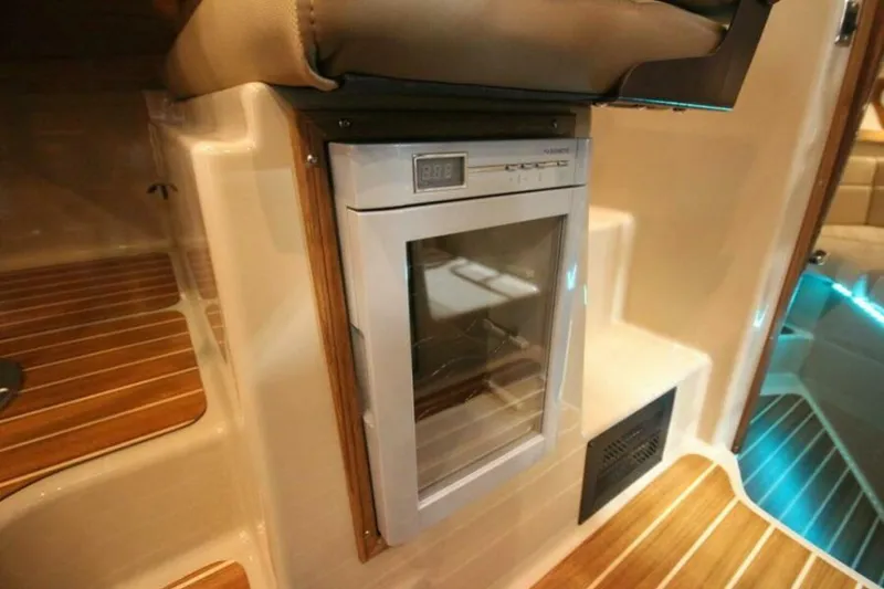 Slide: The Image of Ranger Tug R-31 Command Bridge Luxury Edition 2026 - 5623895