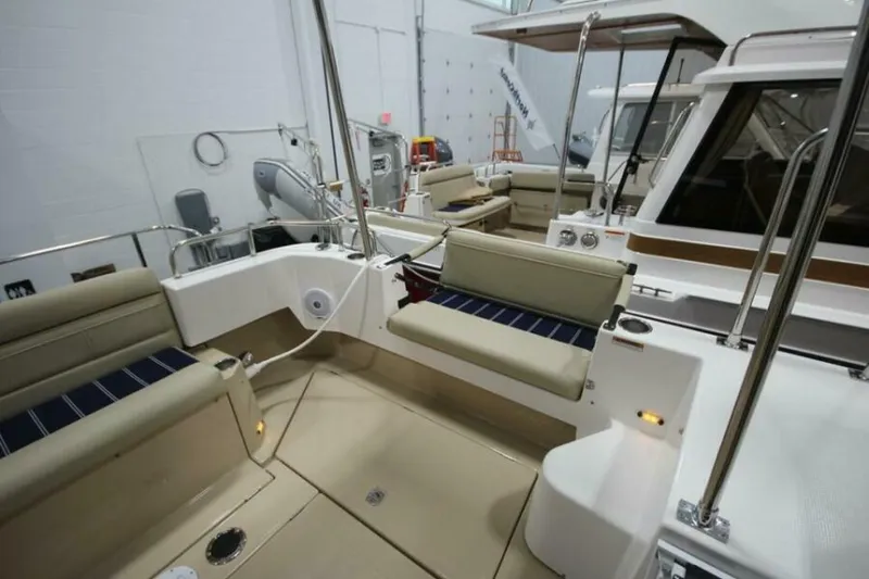 Slide: The Image of Ranger Tug R-31 Command Bridge Luxury Edition 2026 - 5623897