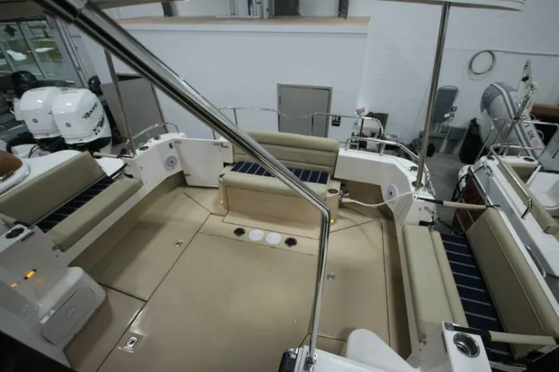 Slide: The Image of Ranger Tug R-31 Command Bridge Luxury Edition 2026 - 5623899