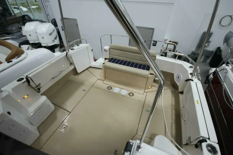 Slide: The Image of Ranger Tug R-31 Command Bridge Luxury Edition 2026 - 5623808