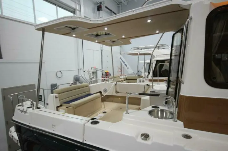 Slide: The Image of Ranger Tug R-31 Command Bridge Luxury Edition 2026 - 5623913