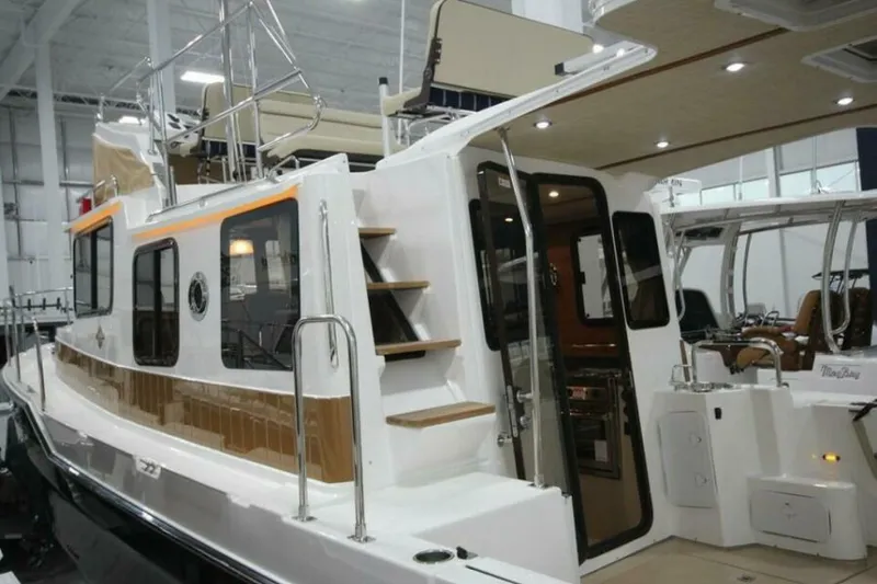 Slide: The Image of Ranger Tug R-31 Command Bridge Luxury Edition 2026 - 5623918