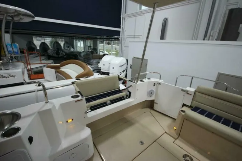 Slide: The Image of Ranger Tug R-31 Command Bridge Luxury Edition 2026 - 5623809