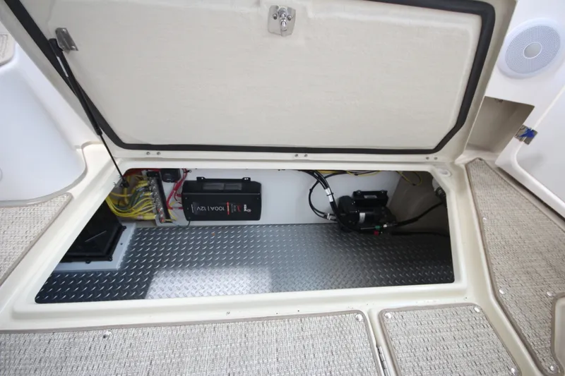 Slide: The Image of Ranger Tug R-31 Command Bridge Luxury Edition 2026 - 6470728