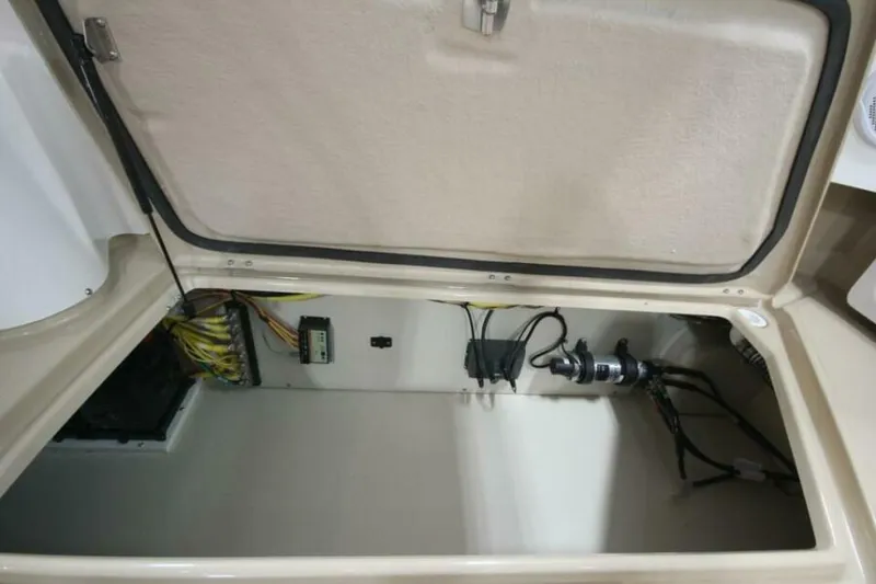 Slide: The Image of Ranger Tug R-31 Command Bridge Luxury Edition 2026 - 5623813