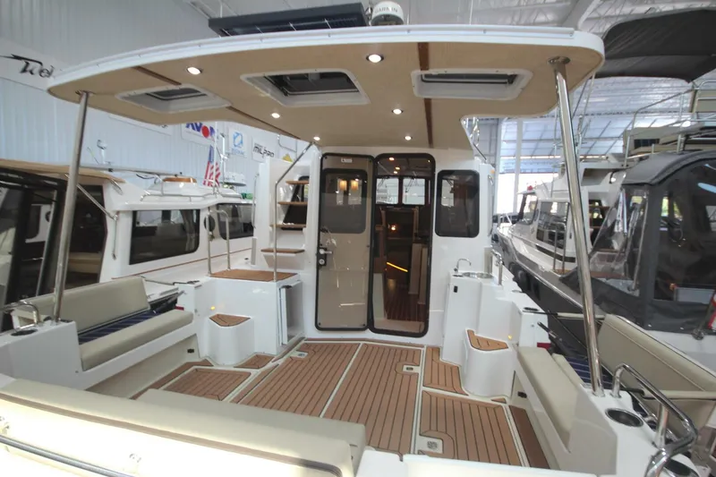 Slide: The Image of Ranger Tug R-31 Command Bridge Luxury Edition 2026 - 5623706