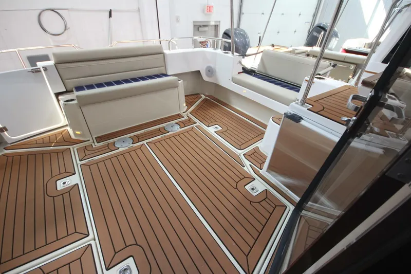 Slide: The Image of Ranger Tug R-31 Command Bridge Luxury Edition 2026 - 5623707