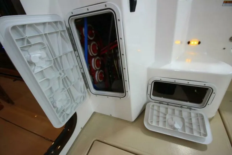 Slide: The Image of Ranger Tug R-31 Command Bridge Luxury Edition 2026 - 5623820