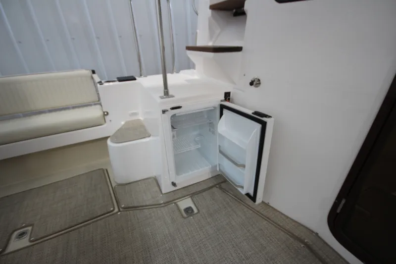 Slide: The Image of Ranger Tug R-31 Command Bridge Luxury Edition 2026 - 6470677