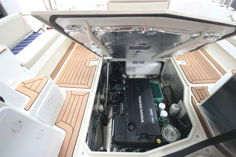 Slide: The Image of Ranger Tug R-31 Command Bridge Luxury Edition 2026 - 5623713