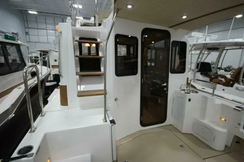 Slide: The Image of Ranger Tug R-31 Command Bridge Luxury Edition 2026 - 5623823