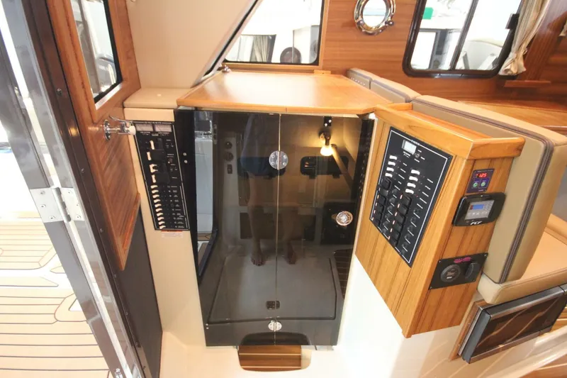 Slide: The Image of Ranger Tug R-31 Command Bridge Luxury Edition 2026 - 5623717