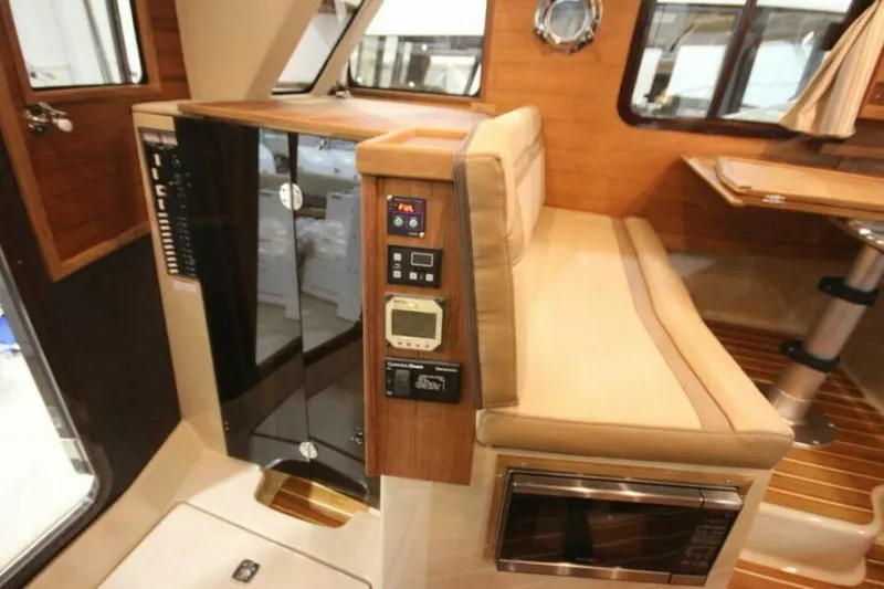 Slide: The Image of Ranger Tug R-31 Command Bridge Luxury Edition 2026 - 5623840