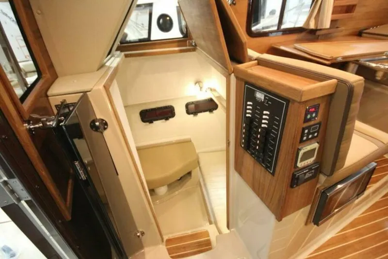 Slide: The Image of Ranger Tug R-31 Command Bridge Luxury Edition 2026 - 5623841