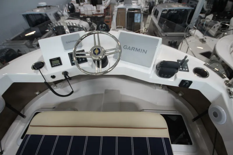 Slide: The Image of Ranger Tug R-31 Command Bridge Luxury Edition 2026 - 5623730