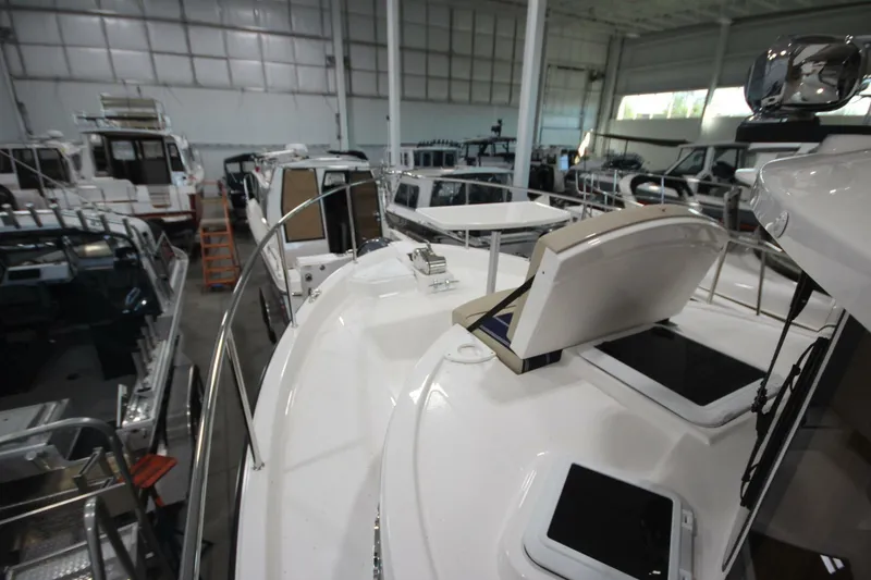 Slide: The Image of Ranger Tug R-31 Command Bridge Luxury Edition 2026 - 5623775