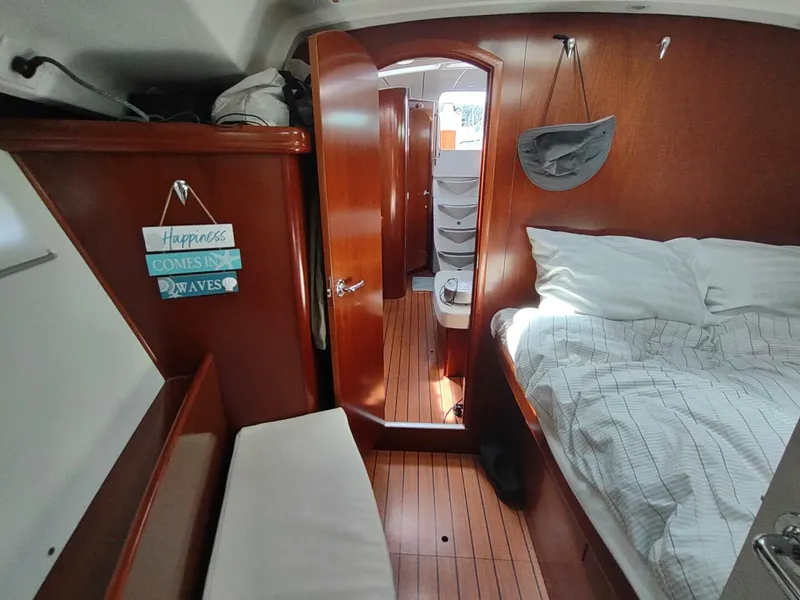 Slide: The Image of Beneteau 393 2004 - 5625149