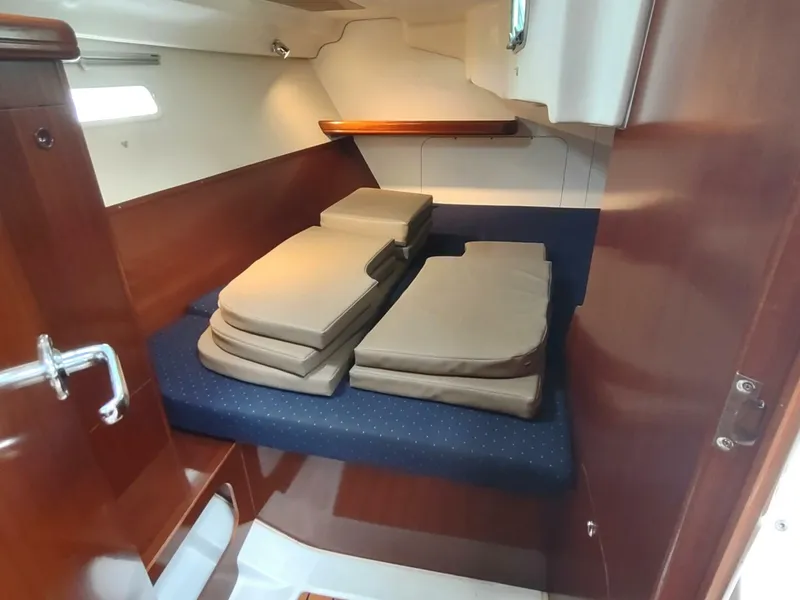 Slide: The Image of Beneteau 393 2004 - 5625161