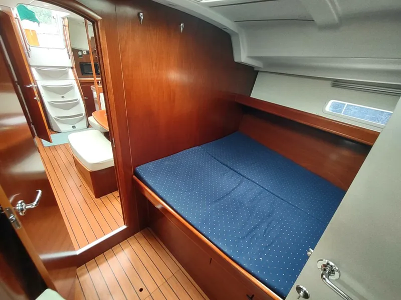 Slide: The Image of Beneteau 393 2004 - 5625163