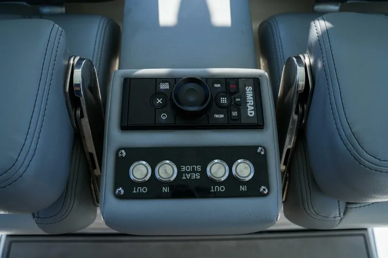 Slide: The Image of Sea Pro 320 DLX Offshore 2022 - 5624051