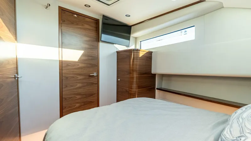 Slide: The Image of Valhalla Boatworks V-55 Sport Yacht 2026 - 5677996