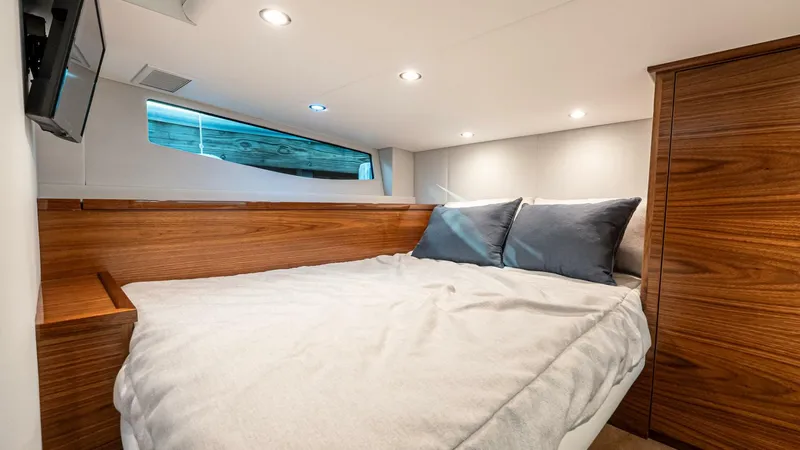 Slide: The Image of Valhalla Boatworks V-55 Sport Yacht 2026 - 5677999