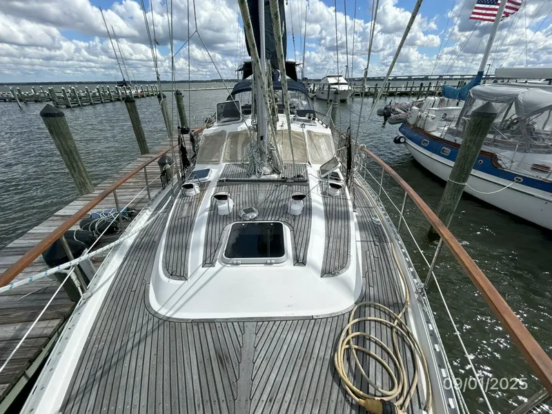 Slide: The Image of 40' Nauticat foredeck aft - 5626011