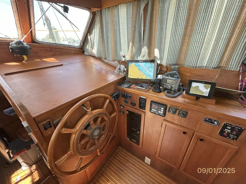 Slide: The Image of 40' Nauticat pilothouse helm1 - 5626040