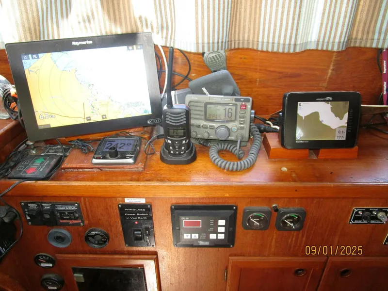Slide: The Image of 40' Nauticat pilothouse helm2 - 5626041