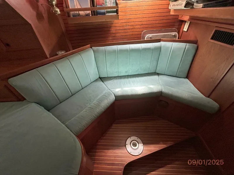 Slide: The Image of 40' Nauticat master stateroom port seating - 5626035