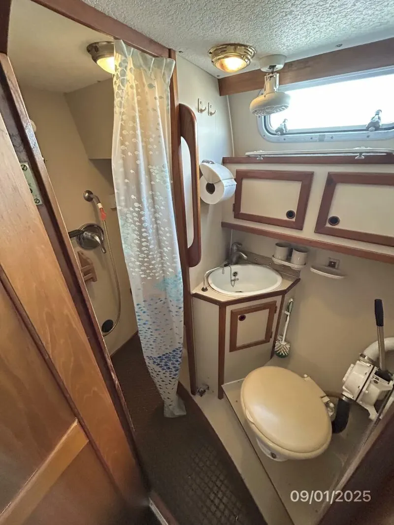 Slide: The Image of 40' Nauticat master stateroom head - 5626032